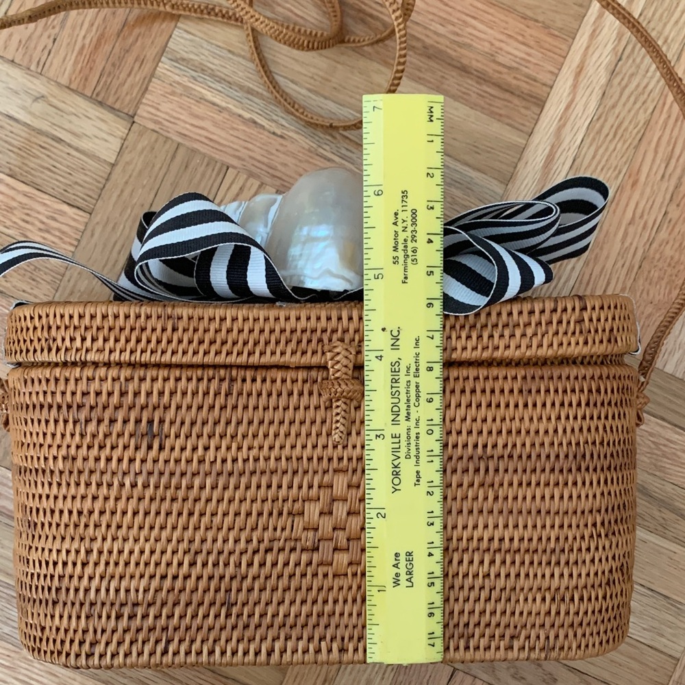 RETAIL $195 Basket Purse Natural Root Hand-Woven Custom Shell & Bow Accent - Picture 13 of 15